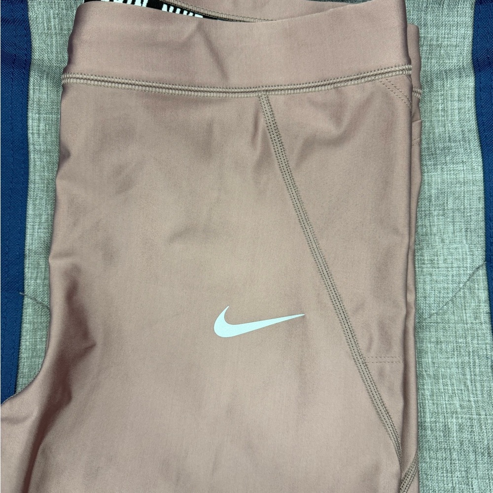 Nike Women’s Mauve Leggings